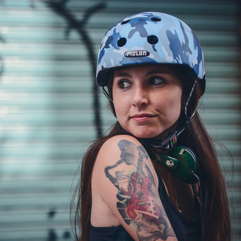 Woman wearing a Melon Urban Active "Camouflage Blue" standing in front of a graffiti wall